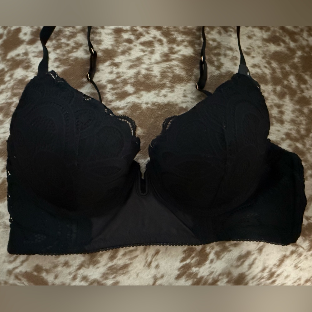 Elegant Black Lace Bra arie